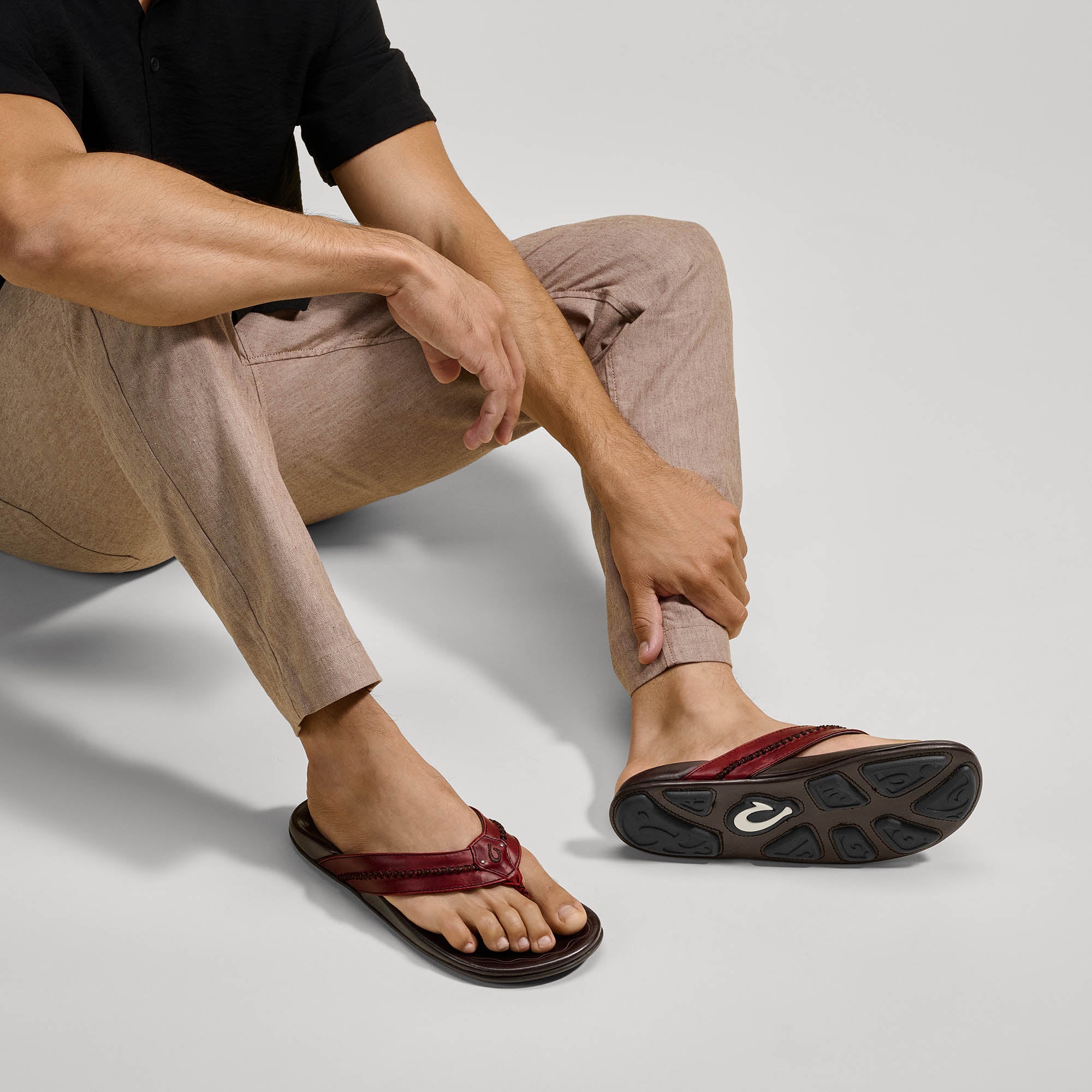 Mea Ola Men's Leather Beach Sandals - Terra / Dark Wood | OluKai