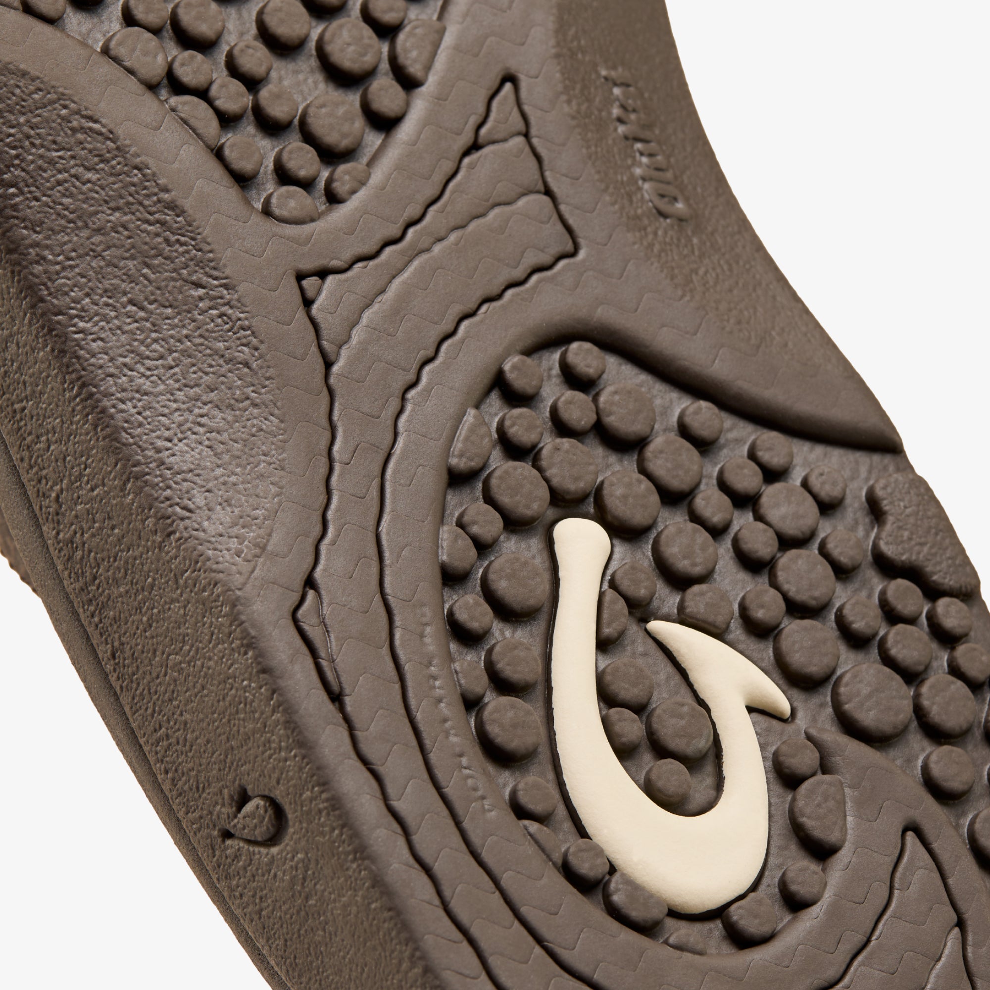 Hokua Men's Beach Sandals - Dark Wood | OluKai