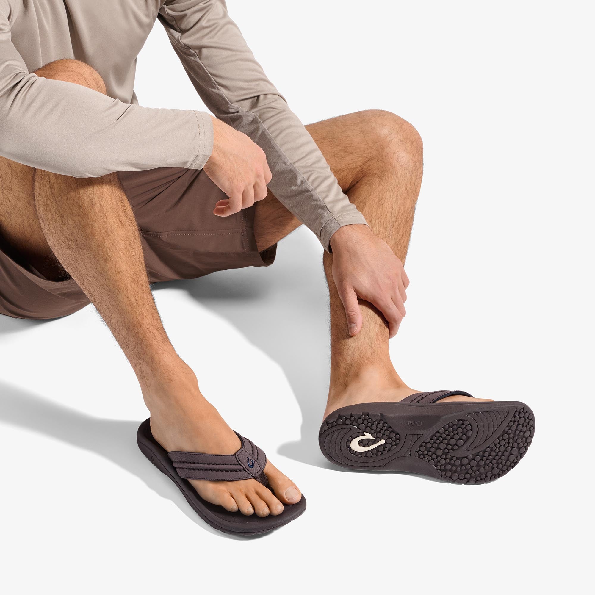 Hokua Men's Beach Sandals - Dark Wood | OluKai