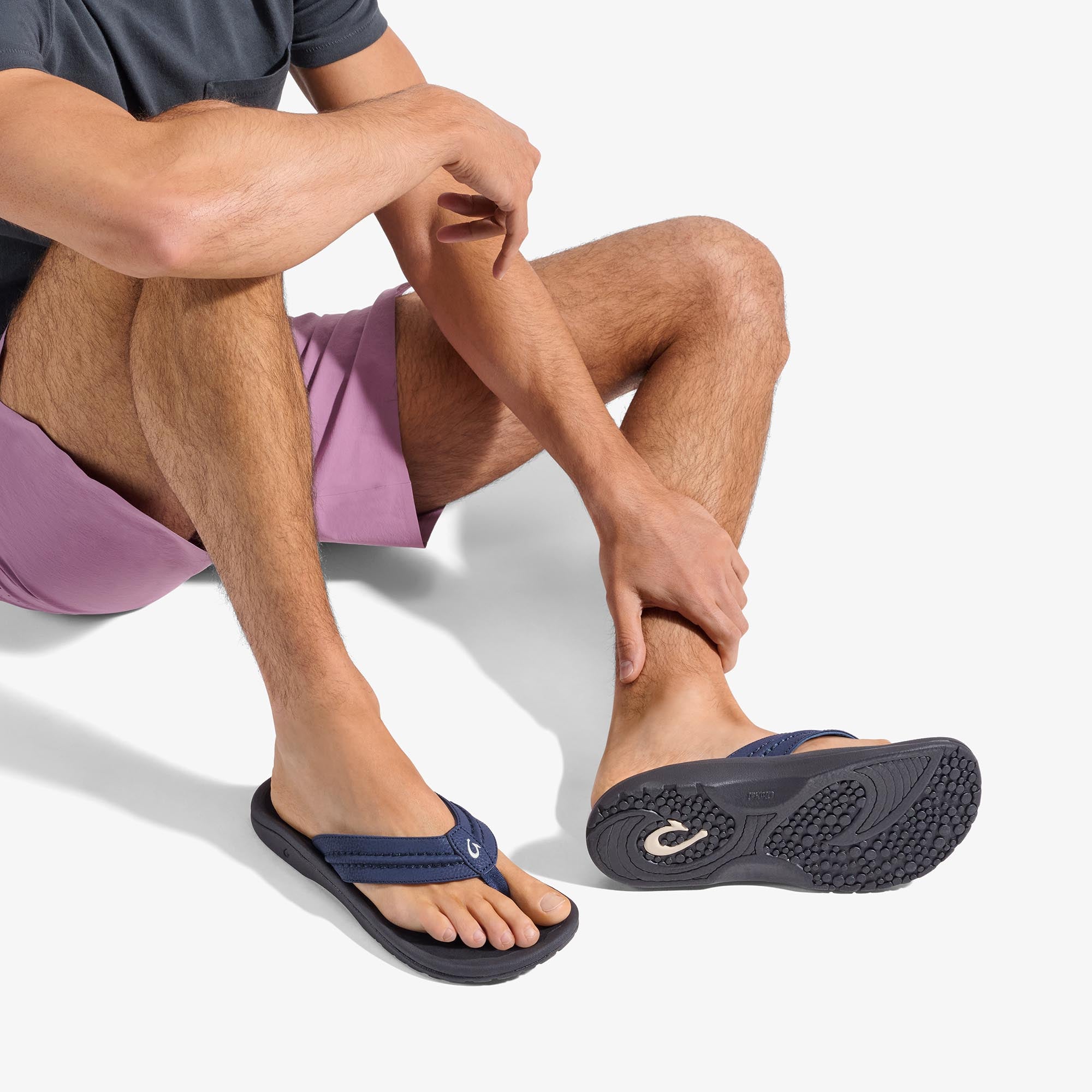 OluKai Hokua - Blue Depth / Black | Men's Beach Sandals
