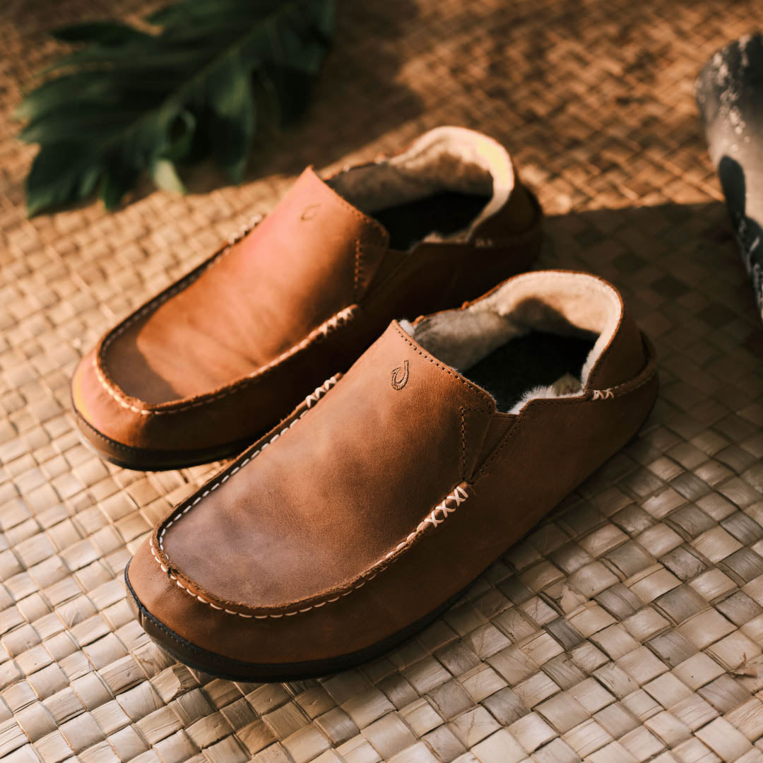 Moloā Men's Leather Slippers - Toffee / Dark Wood | OluKai