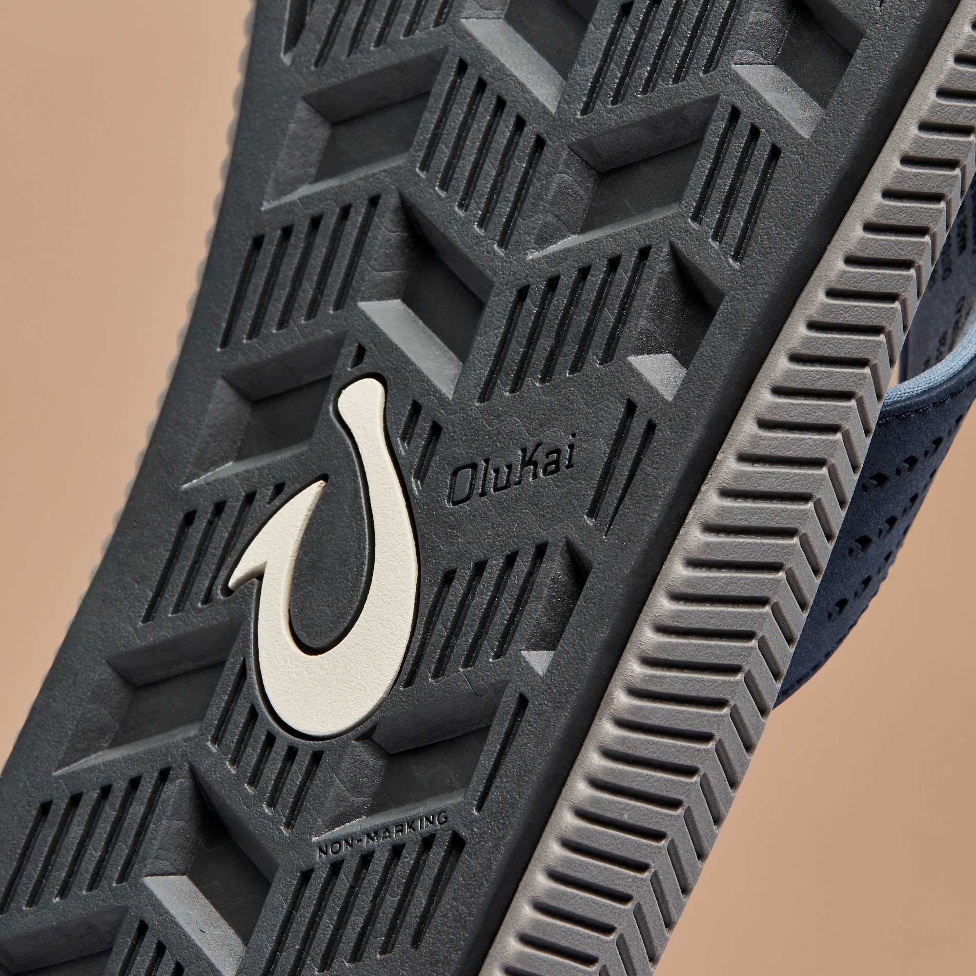Ulele Men's Beach Sandals - Blue Depth / Charcoal | OluKai
