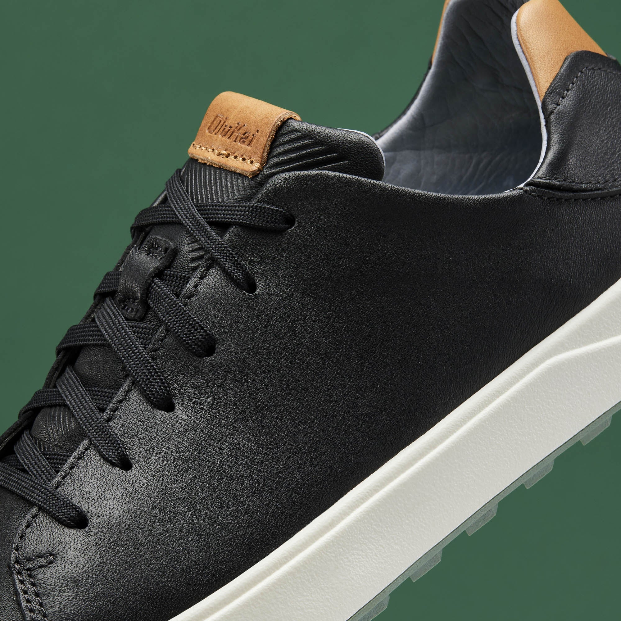 アスマール　オールウェザーライダーライトウェイト Wai'alae Men's Waterproof Leather Golf Shoes - Black | OluKai