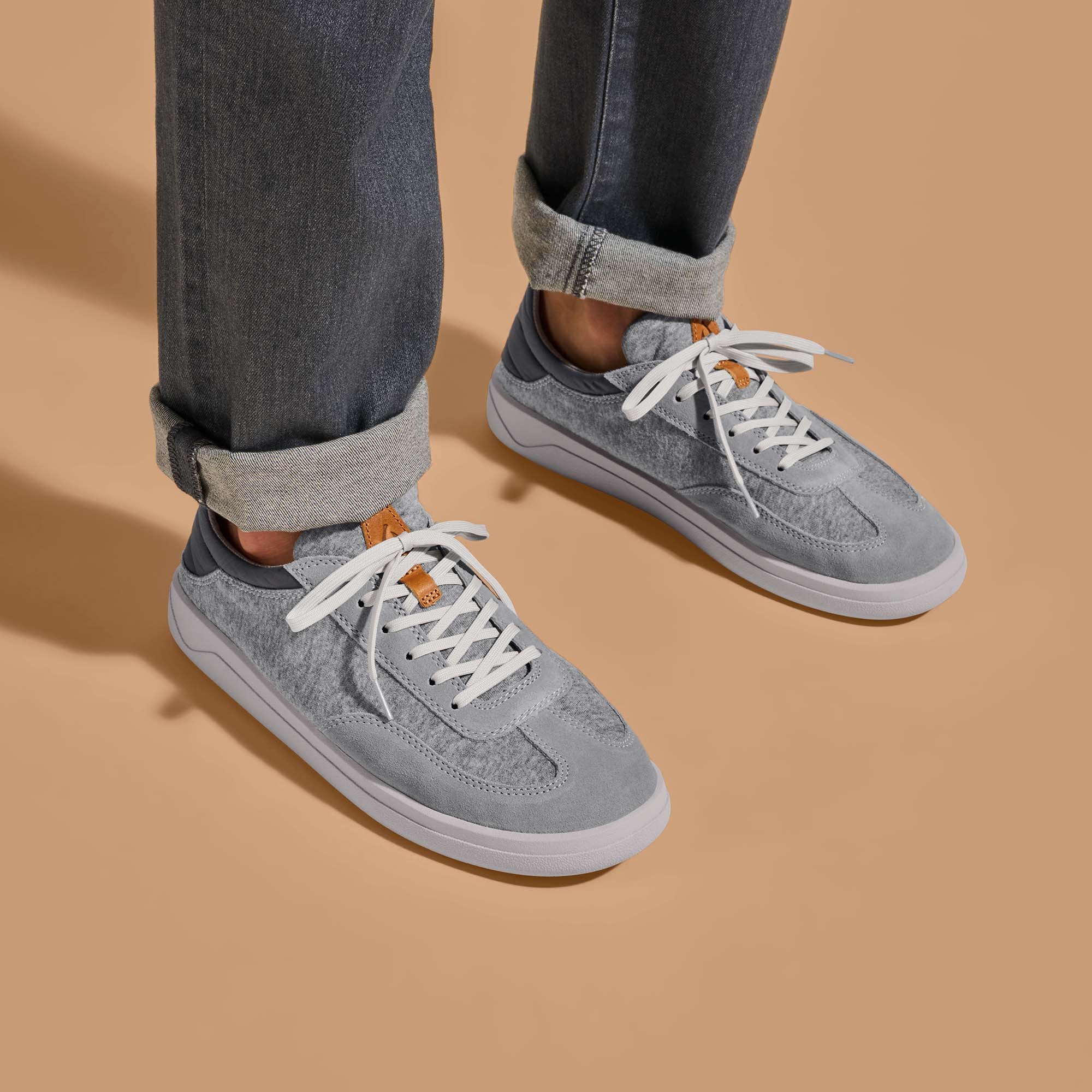 Pūliki Men's Comfortable Sneakers - Poi / Charcoal | OluKai