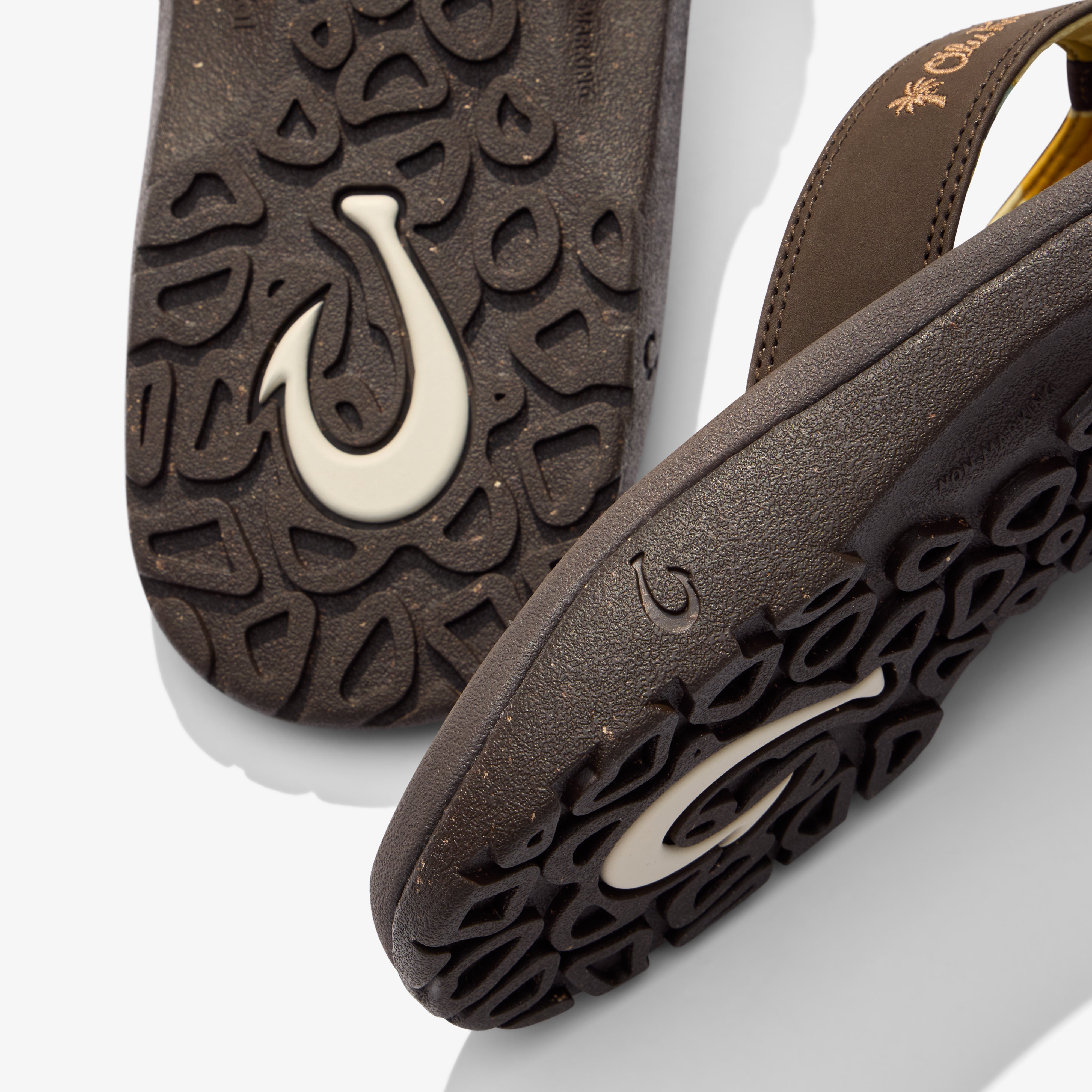 試し履きのみ offen scallop pattern / BLACK 42 Ohana - Dark Java / Tan | OluKai