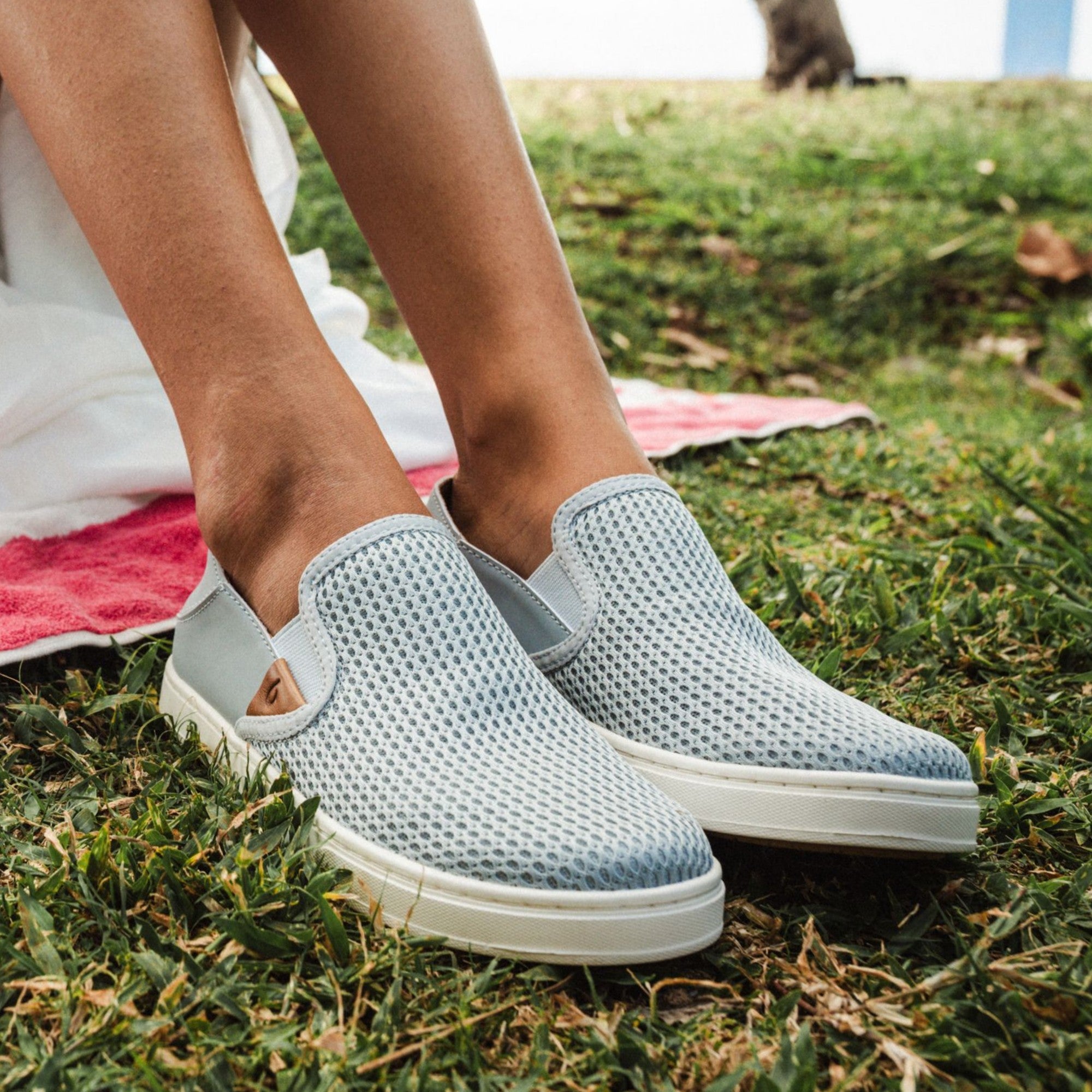 OluKai Pehuea - Pale Grey | Women display picture 1