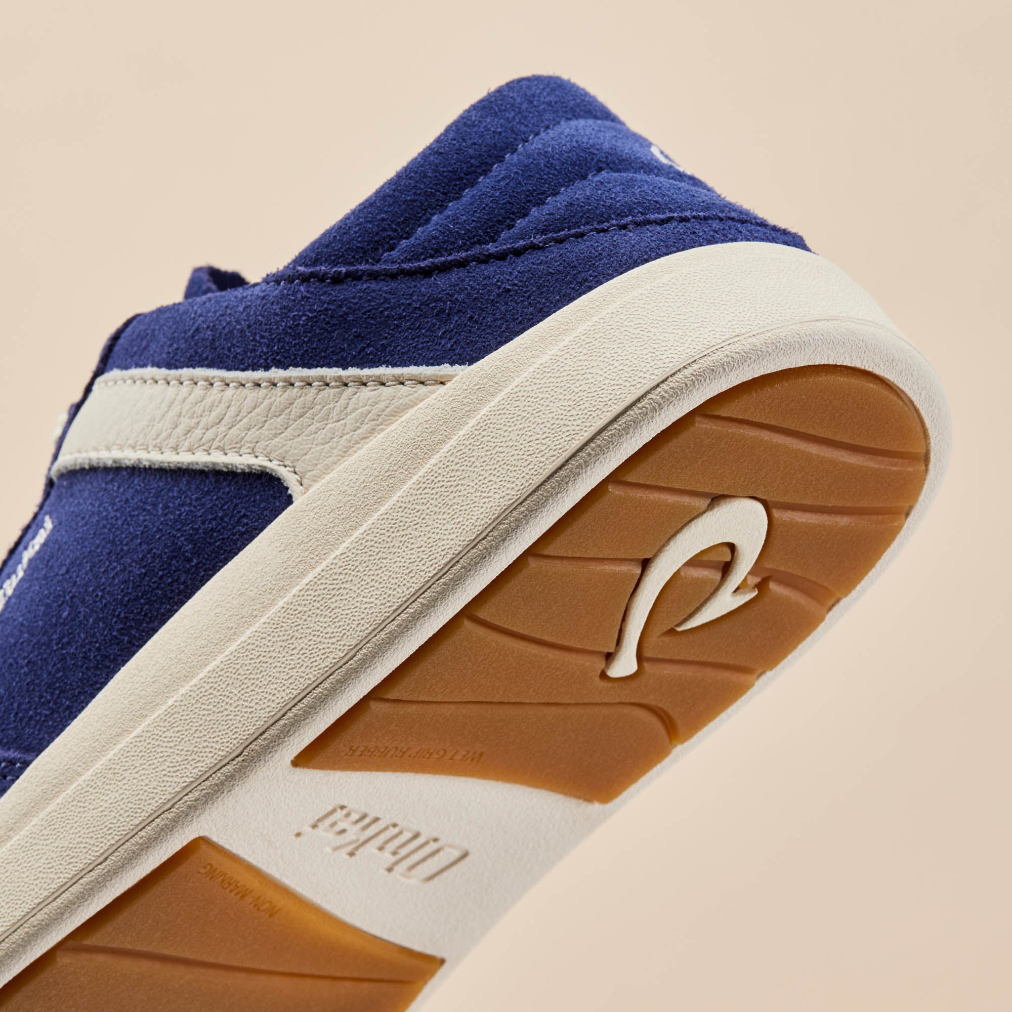 Hā'upu Women's Leather Sneakers - Navy / Off White | OluKai