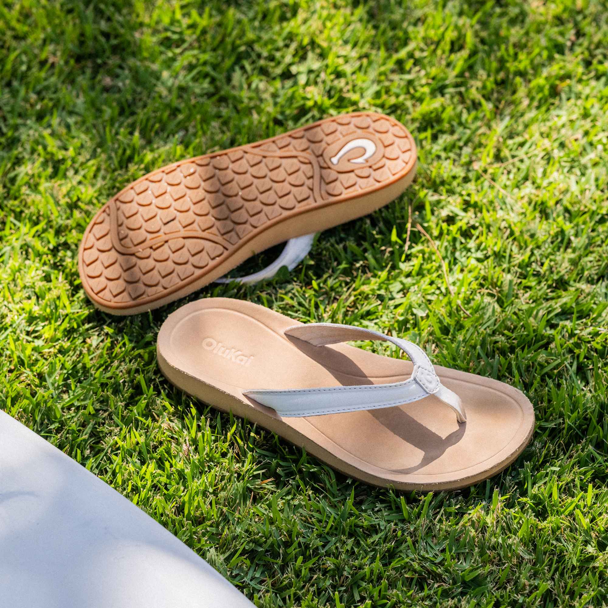 Southshore - Bright White / Warm Sand – OluKai