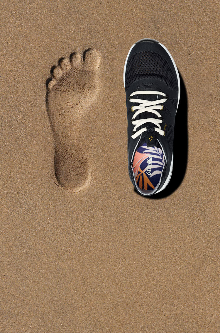 Inspired by the feeling of bare feet in wet sand, the anatomically contoured footbeds deliver instant comfort and lasting support. Footbeds are removable & washable. 