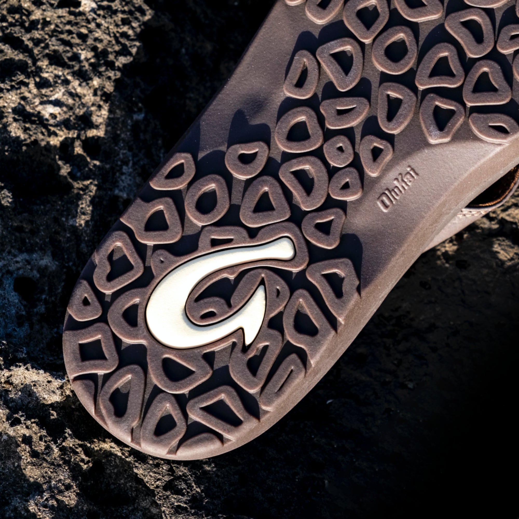 ‘Ohana Men's Beach Sandals - Dark Java / Ray | OluKai