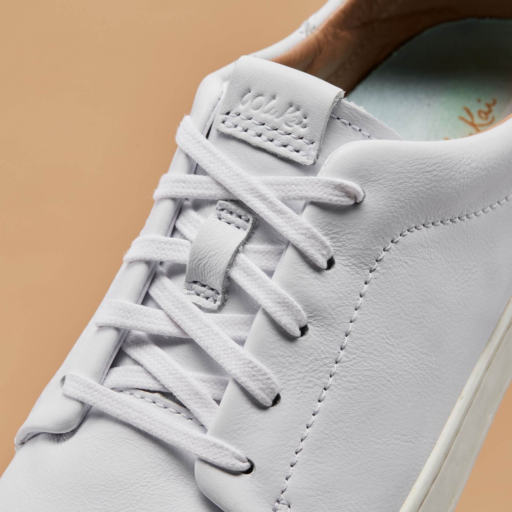 Pehuea Lī 'Ili Women's Leather Sneakers - White | OluKai