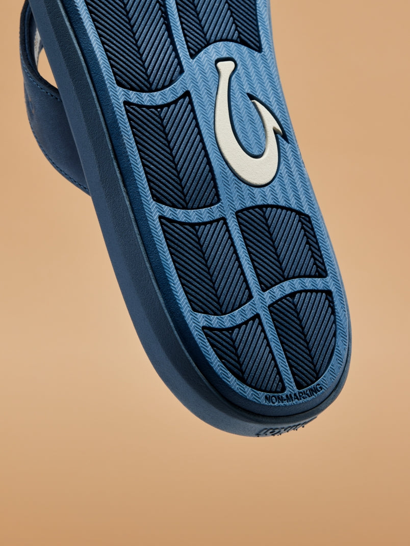 Pili Men's Waterproof Leather Sandals - Ash / Mood Indigo | OluKai