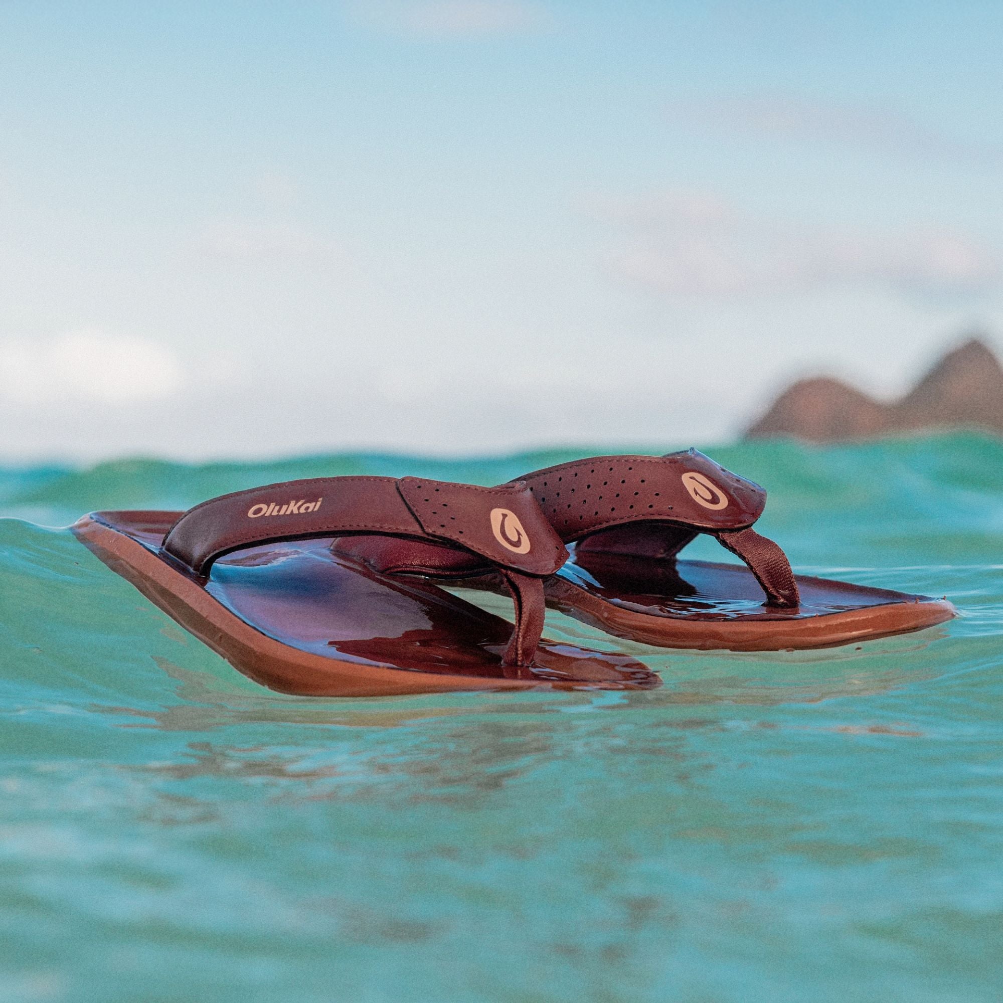 Pili Men's Waterproof Leather Sandals - Ash / Mood Indigo | OluKai