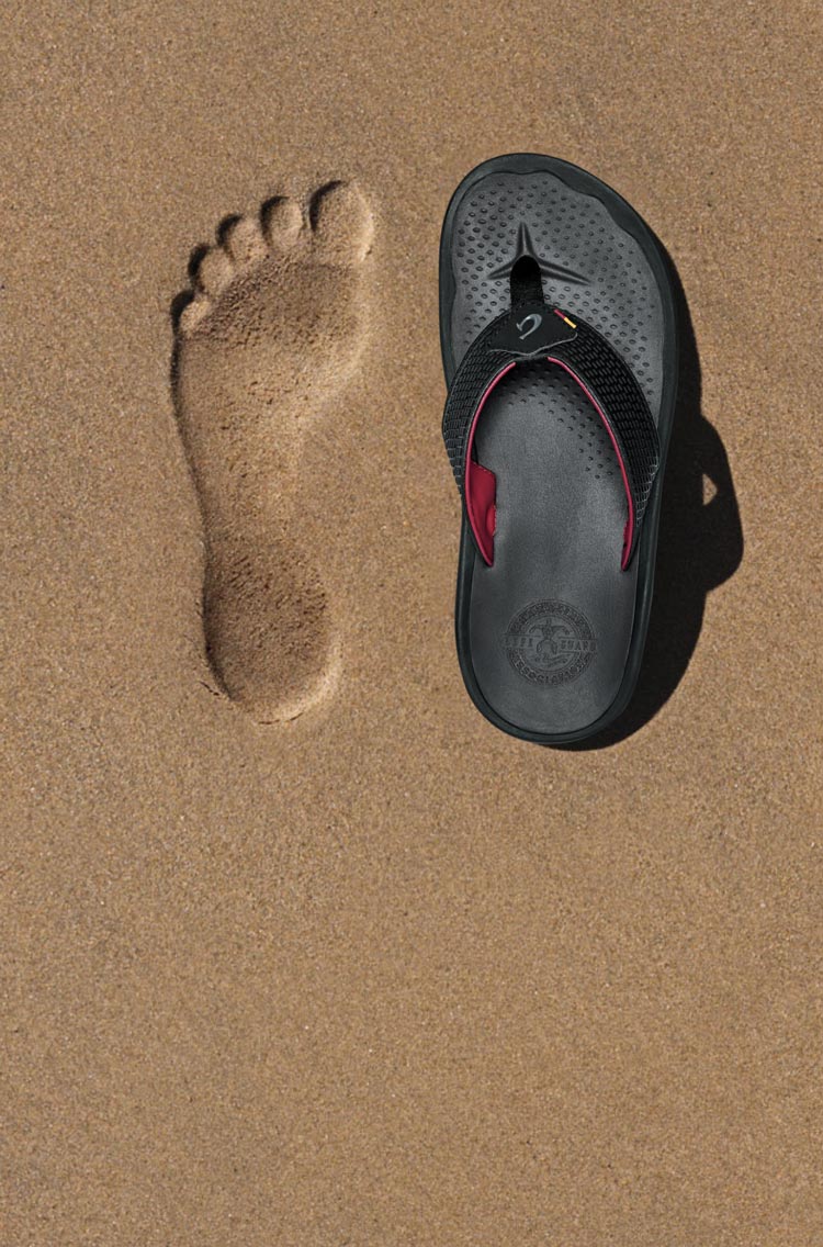 Inspired by the feeling of bare feet in wet sand, the anatomically contoured footbeds deliver instant comfort and lasting support.  
