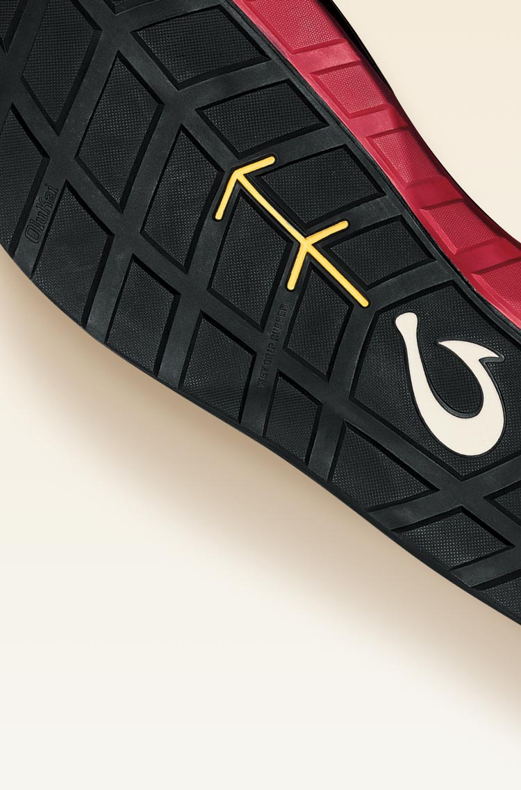 Built with puncture-resistant Kiawe plate with multi-directional traction and non-marking Wet Grip Rubber for steady footing on any surface.