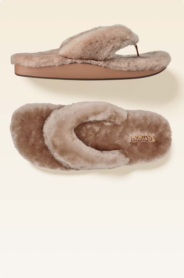 The kind of slipper you can wear year-round, Kīpe‘a Heu is a cushy sandal wrapped in fluffy shearling for an unbelievably soft feel.