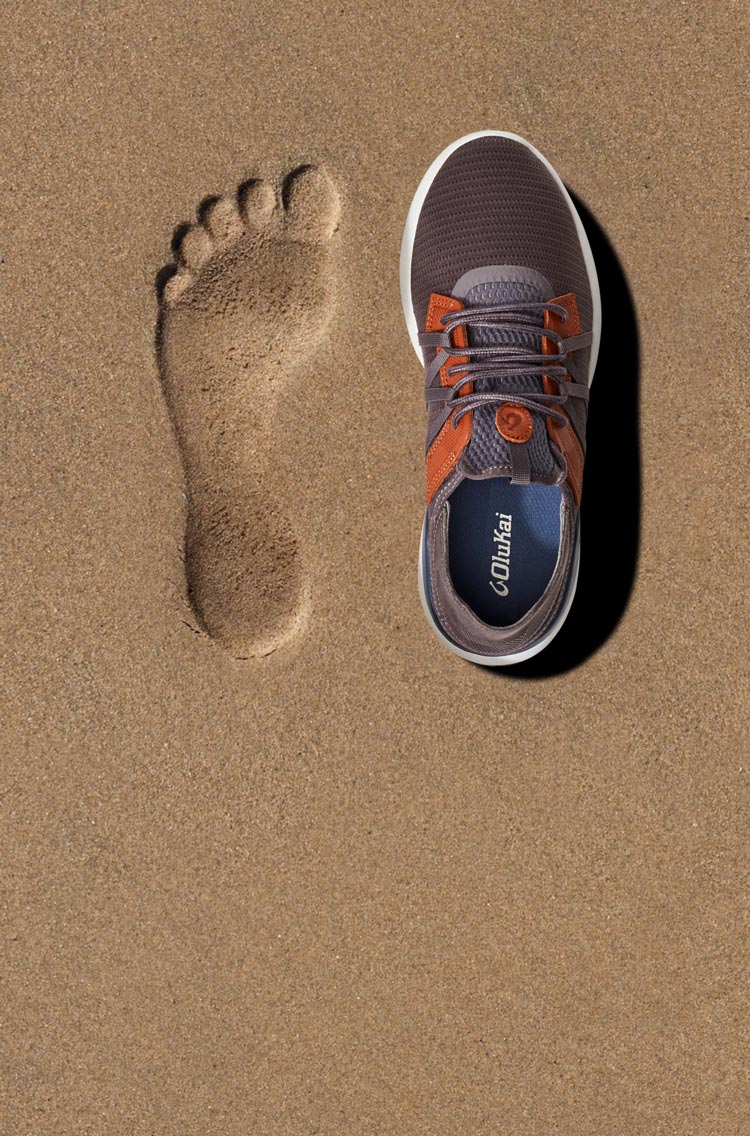 Inspired by the feeling of bare feet in wet sand, the anatomically contoured footbeds deliver instant comfort and lasting support. Footbeds are removable & washable.