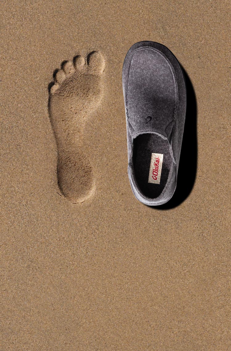 Inspired by the feeling of bare feet in wet sand, the anatomically contoured footbeds deliver instant comfort and lasting support. Footbeds are removable & washable.