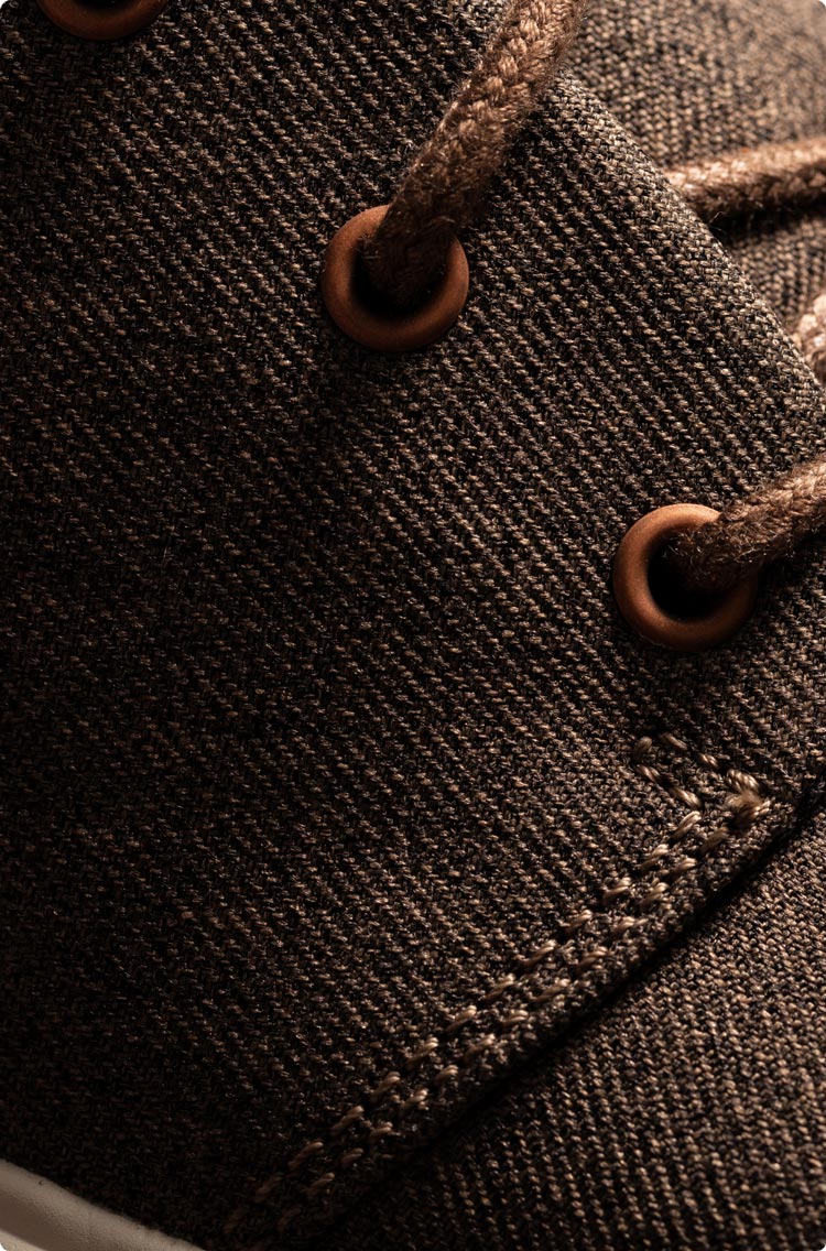 Like beads on a taro leaf, this comfortable and water-resistant twill canvas boot repels water with ease. 
