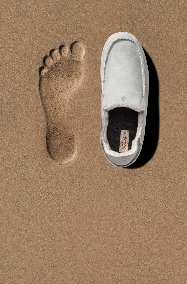 Inspired by the feeling of bare feet in wet sand, the anatomically contoured footbeds deliver instant comfort and lasting support. Footbed is removable & washable.