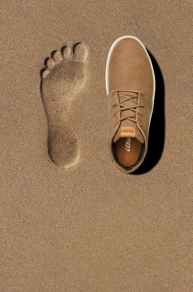 Inspired by the feeling of bare feet in wet sand, the anatomically contoured footbeds deliver instant comfort and lasting support. Footbeds are removable & washable.