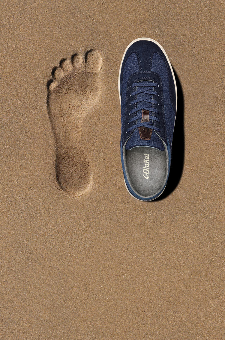  Inspired by the feeling of bare feet in wet sand, the anatomically contoured footbeds deliver instant comfort and lasting support. Footbeds are removable & washable. 