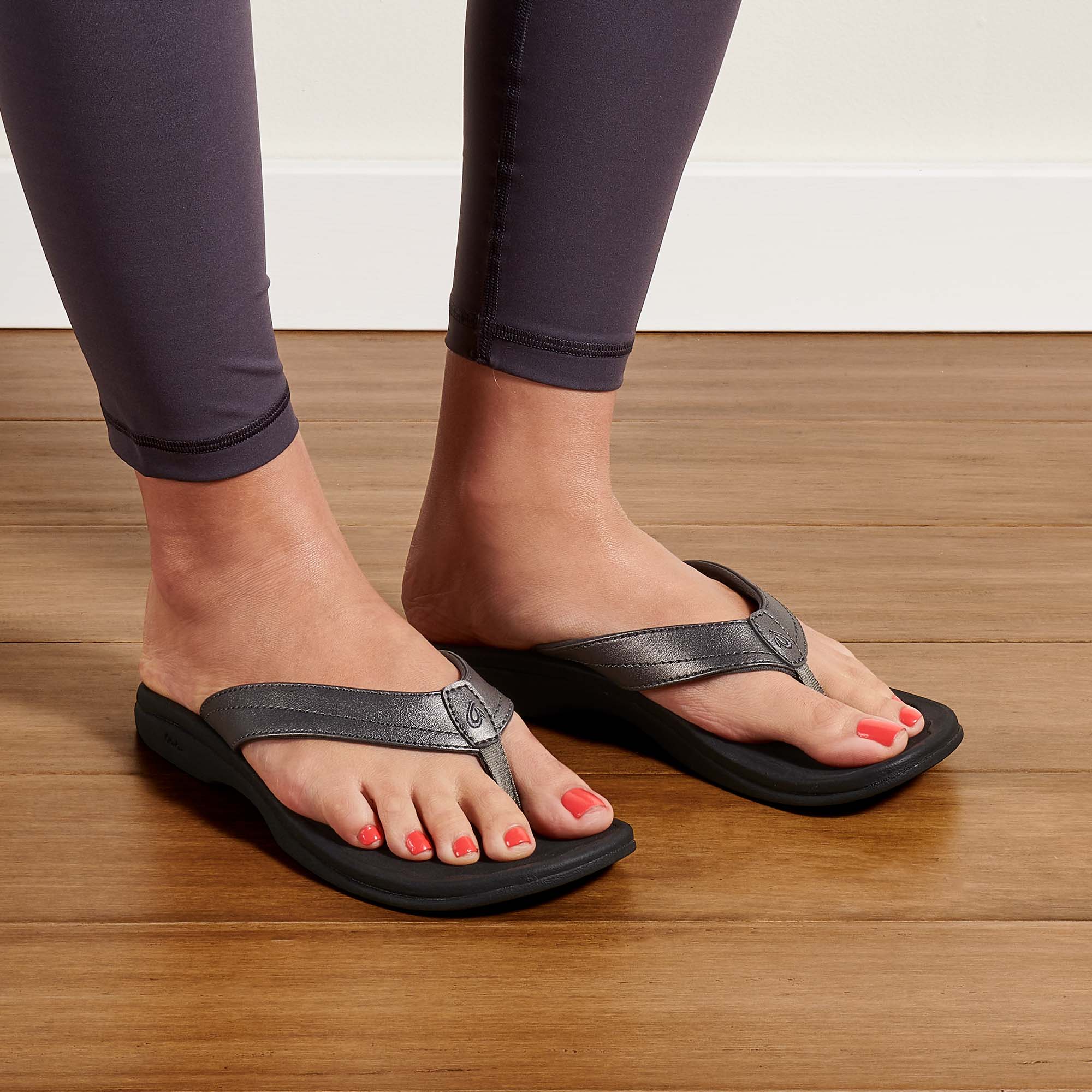 Ohana Women's Best Selling Beach Sandals - Pewter / Black | OluKai